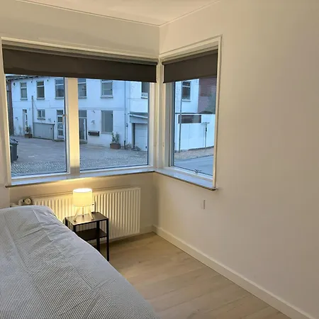 Bright And Spacious 3 Bedroom With Balcony Close To The Apartmán Aabenraa