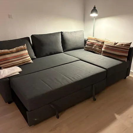 公寓 Bright And Spacious 3 Bedroom With Balcony Close To The 奥本罗
