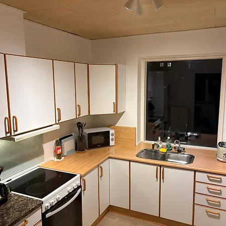 Bright And Spacious 3 Bedroom With Balcony Close To The 奥本罗