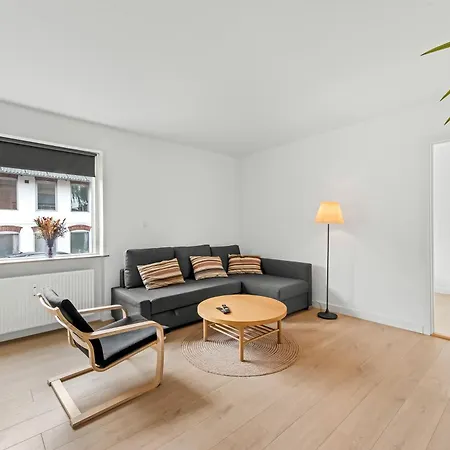 Bright And Spacious 3 Bedroom With Balcony Close To The
