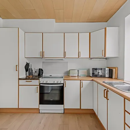 公寓 Bright And Spacious 3 Bedroom With Balcony Close To The *
