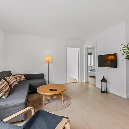 Bright And Spacious 3 Bedroom With Balcony Close To The * 奥本罗