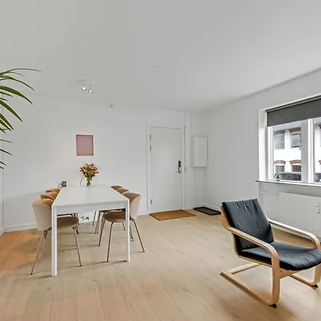 公寓 Bright And Spacious 3 Bedroom With Balcony Close To The