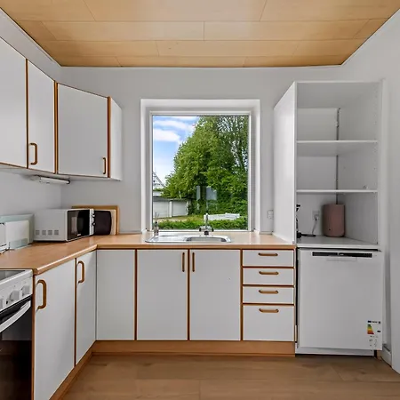 公寓 Bright And Spacious 3 Bedroom With Balcony Close To The 奥本罗
